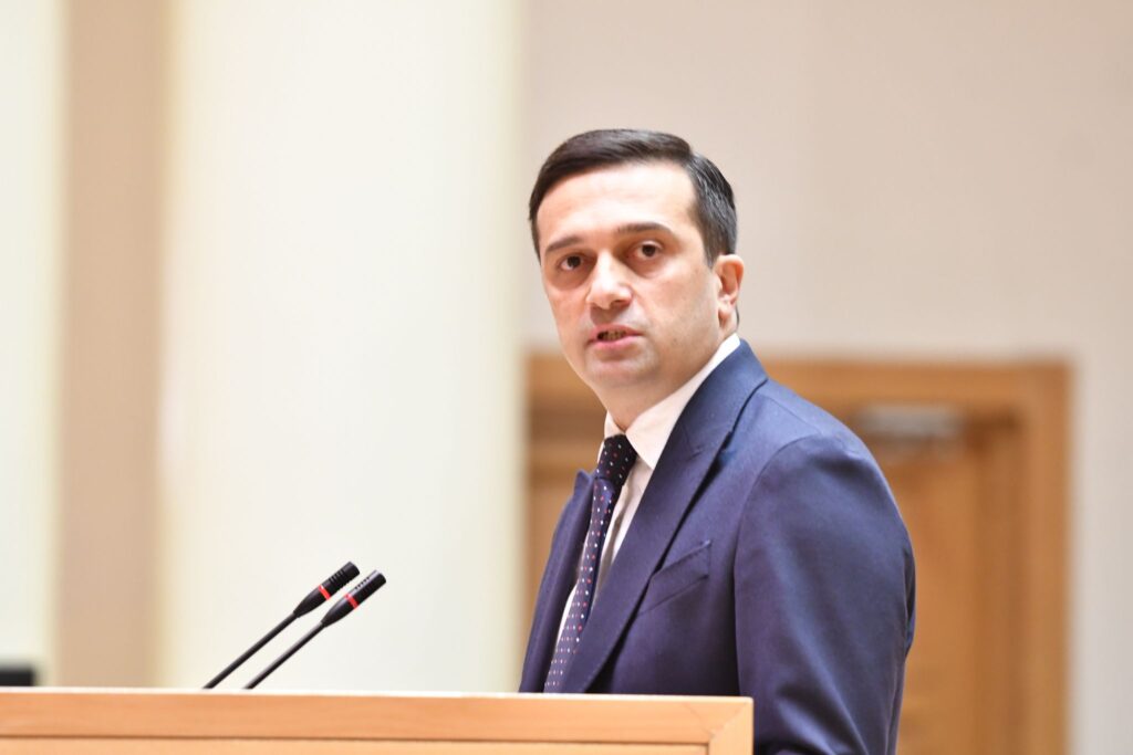 Омбудсмен: парламент Грузии собрался совершенно легитимно