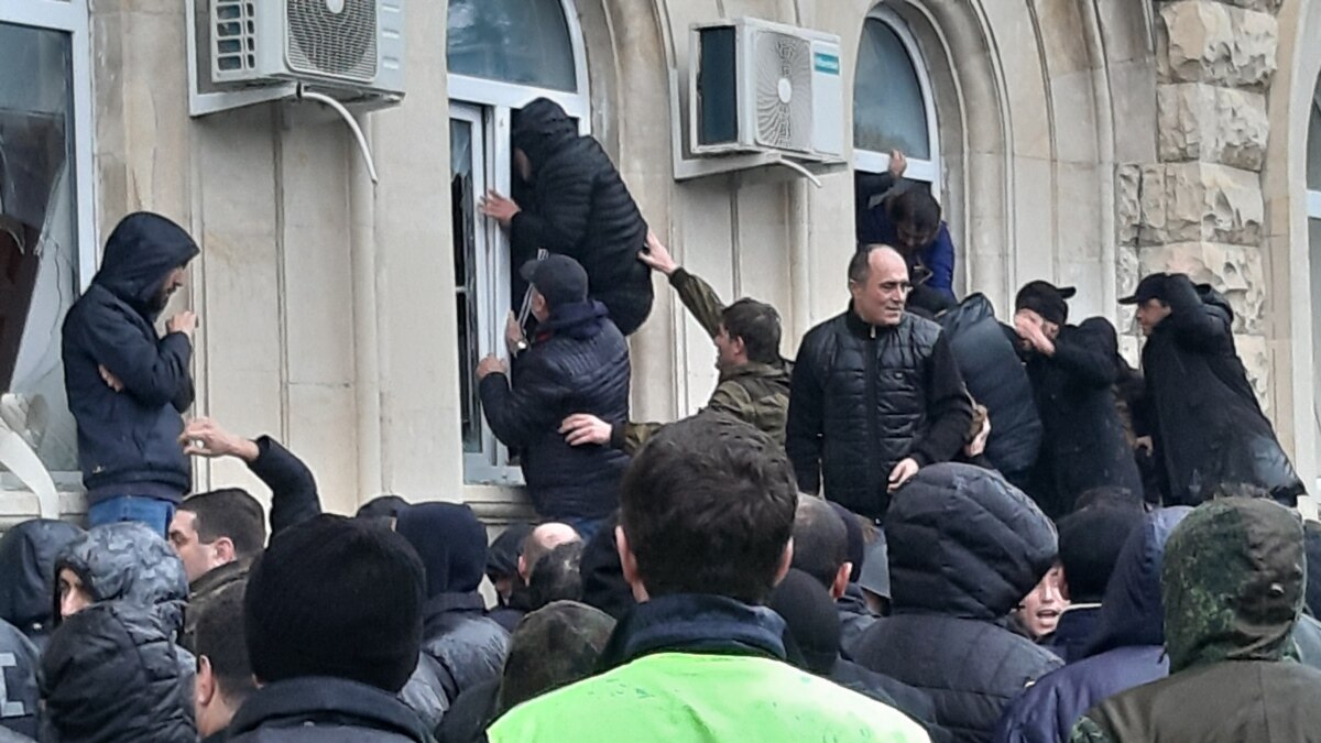 Дом обвиняемого в убийстве абхазского депутата обстреляли неизвестные