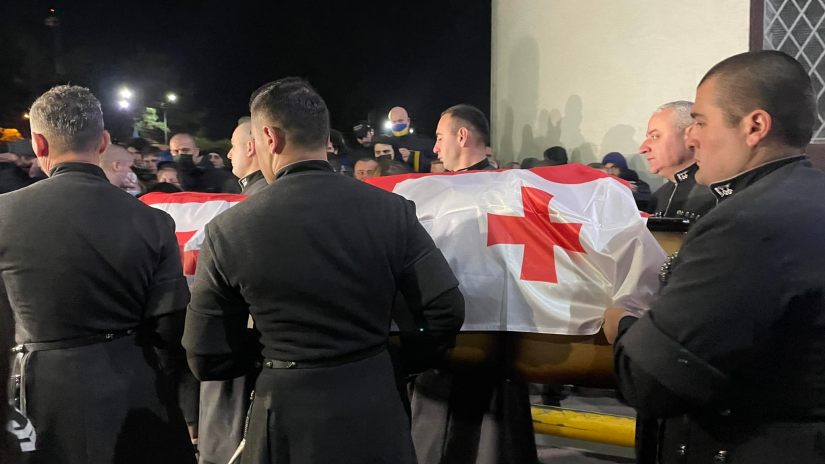 უკრაინაში დაღუპული ქართველი მებრძოლი დავით გობეჯიშვილი თბილისში ჩამოასვენეს