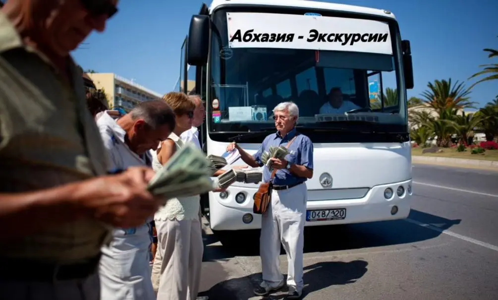 Глава Фонда кино Абхазии извинился за слова о российских туристах