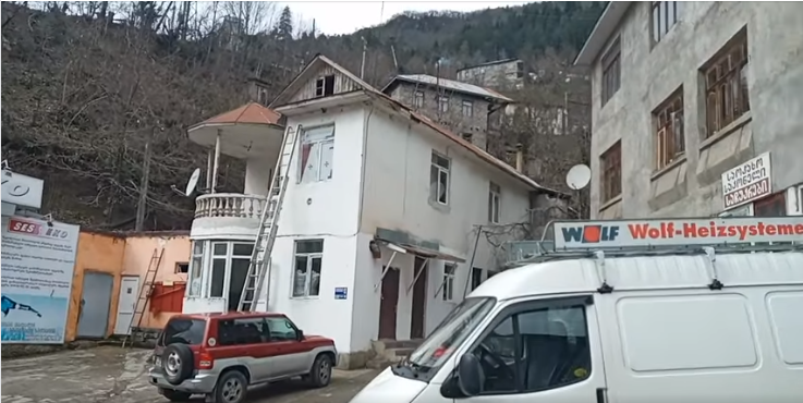 მესტიისა და ხულოს შემდეგ "ალტ-ინფოს" ოფისი შუახევშიც დაახურინეს