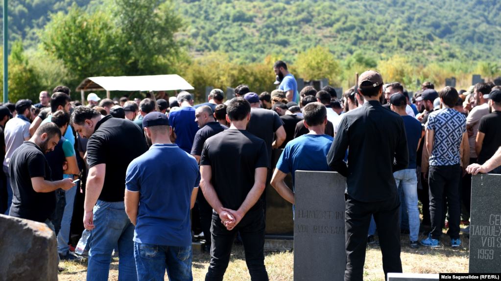 ხანგოშვილი დაკრძალეს, კითხვები დარჩა