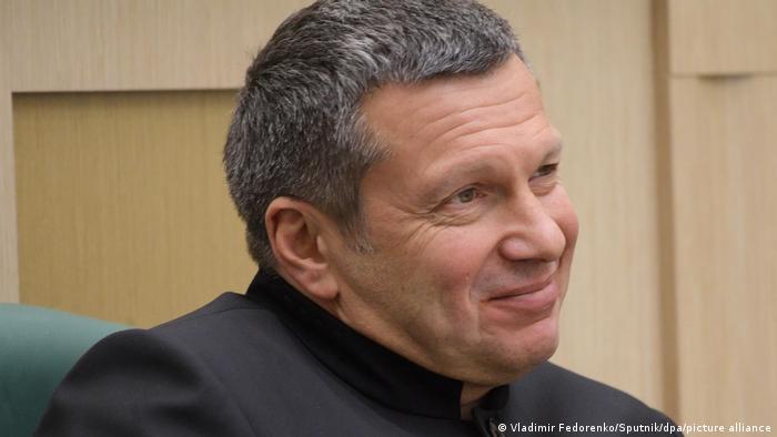 Латвия запретила въезд российскому телеведущему Соловьеву