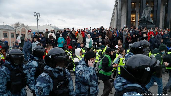 Amnesty International раскритиковала видеослежку за протестующими в России