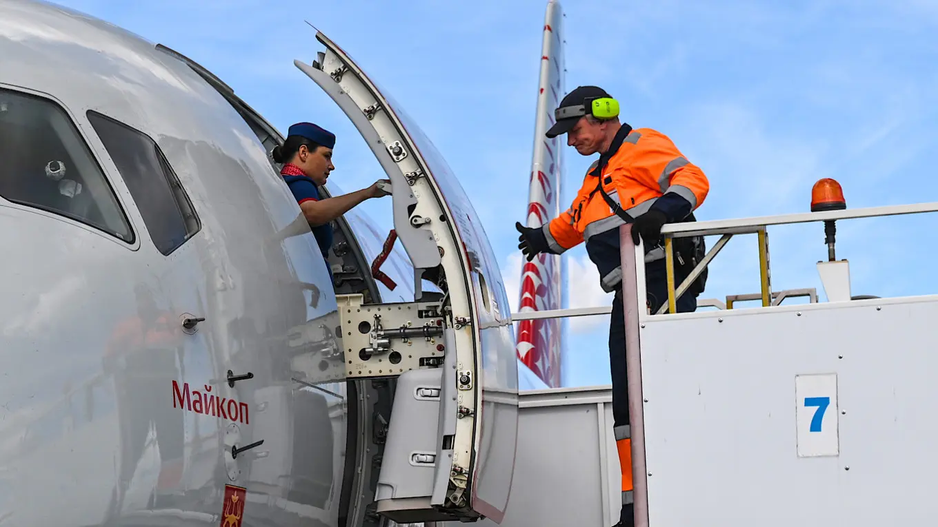 У 14 выполняющих рейсы самолетов Superjet 100 обнаружили конструкторские недостатки