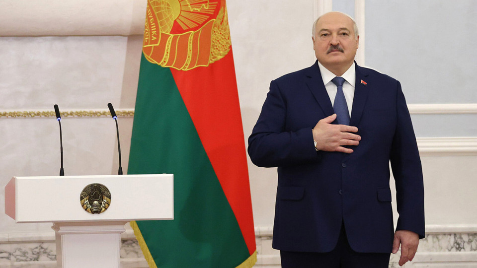 Лукашенко предложил помочь восстановить Украину
