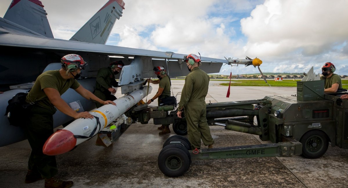 "მოძებნე და გაანადგურე" – რა შეიარაღებას უგზავნის აშშ უკრაინას