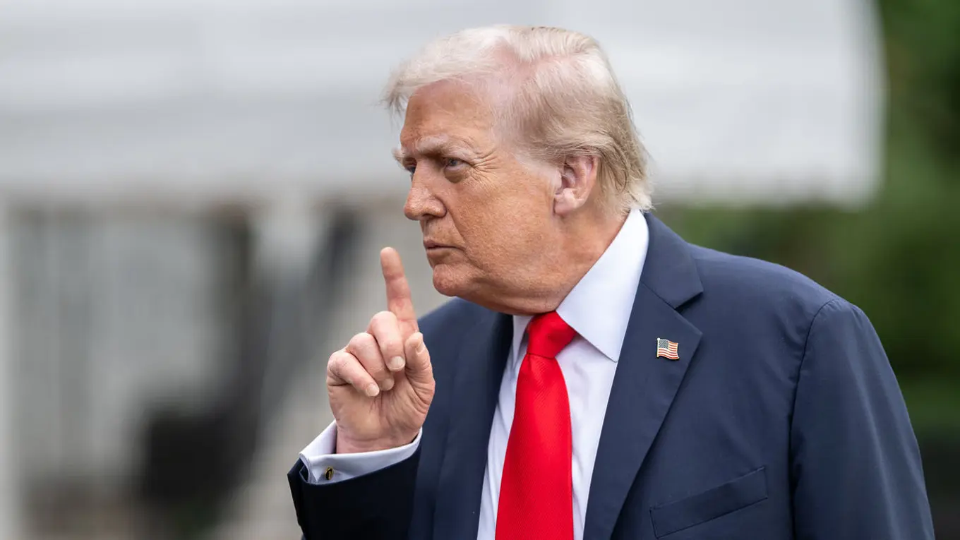Трамп назвал Медведева «тупым человеком» из-за ядерных угроз в адрес США