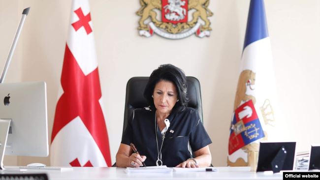 პრეზიდენტმა ოთხმეზურის მკვლელი შეიწყალა