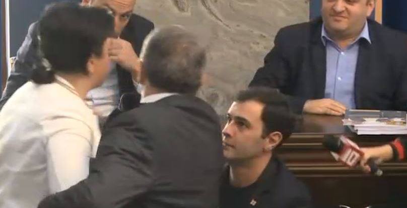 ეკა ბესელია ვანო ზარდიაშვილს ფიზიკურად დაუპირისპირდა (ვიდეო)