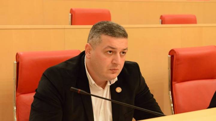 "პატრიოტთა ალიანსმა" სააკაშვილში კონკურენტი დაინახა
