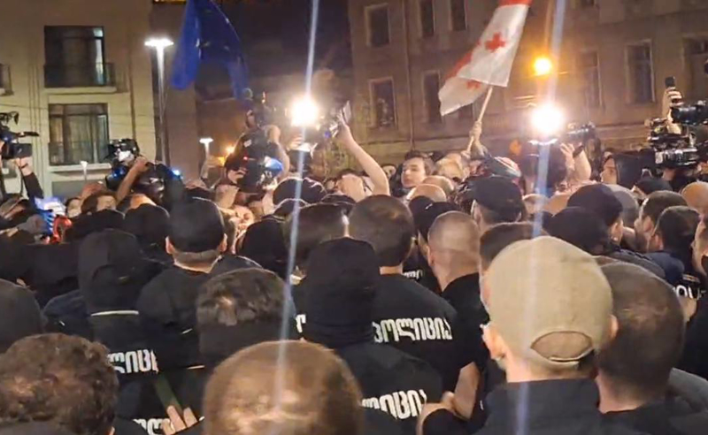 შსს: დაკავებულია 2 პირი, ერთ-ერთისგან ცივი იარაღი ამოიღეს