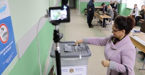 В Молдове проходят президентские выборы и референдум о вступлении в Евросоюз