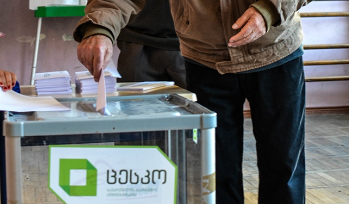 ოთხი საათის განმავლობაში ხმა 358 782 ამომრჩეველმა მისცა