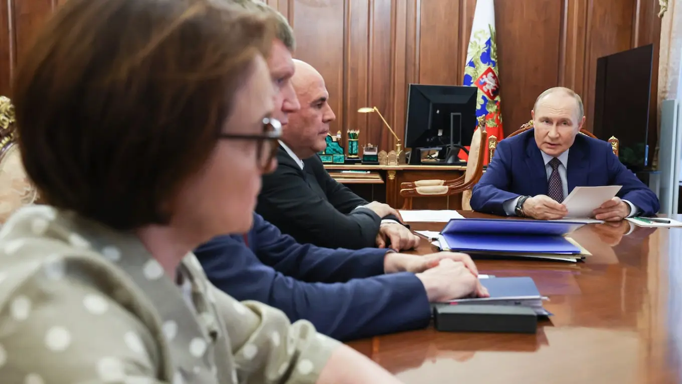 Путин заявил об «устойчивости» бюджета после роста дефицита на 340% за год