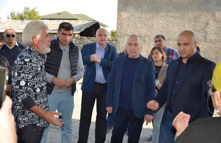 ხელისუფლების წარმომადგენლები რეგიონებში მოსახლეობასთან შეხვედრებს აგრძელებენ