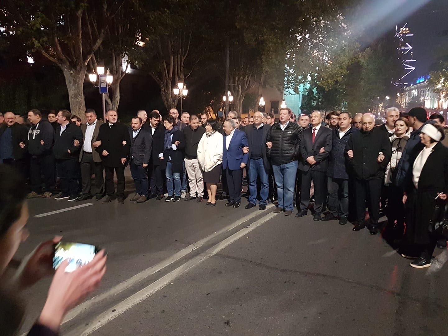 შეთანხმების ფანჯარა ნელ-ნელა იხურება: რა აიმედებს ოპოზიციას?