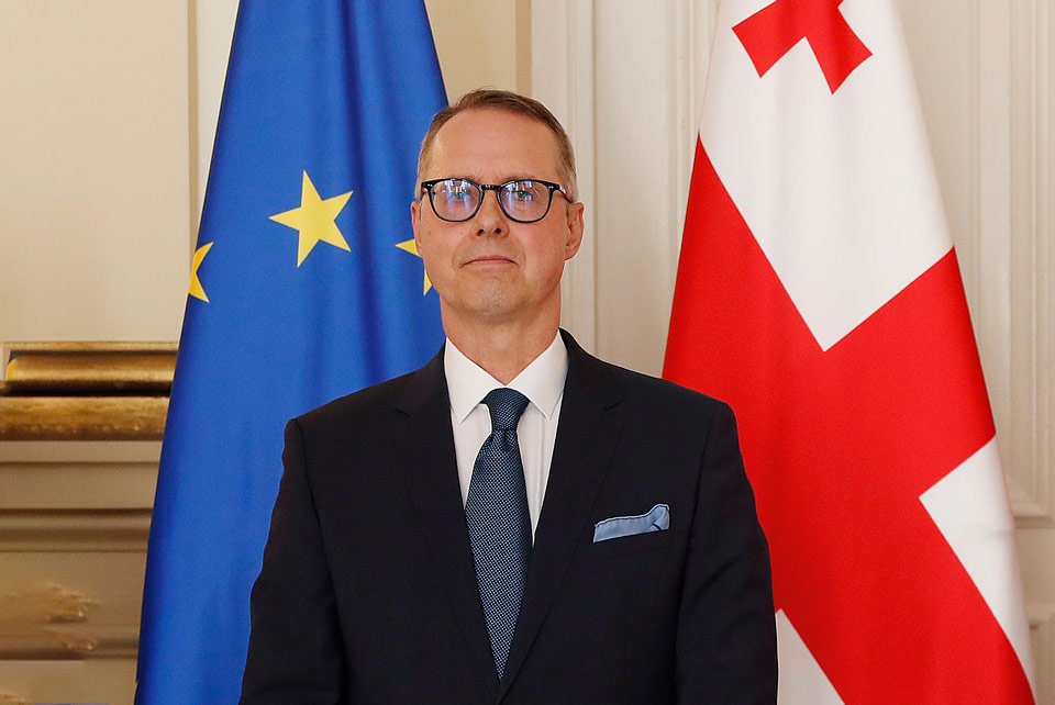 Посол Германии выразил солидарность Зурабишвили в связи с нападением в аэропорту