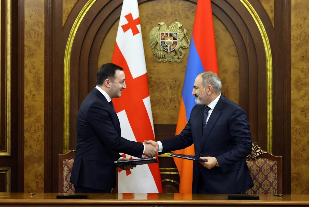 Garibashvili and Pashinian sign the agreement on further simplification of visa-free travel between Georgia and Armenia