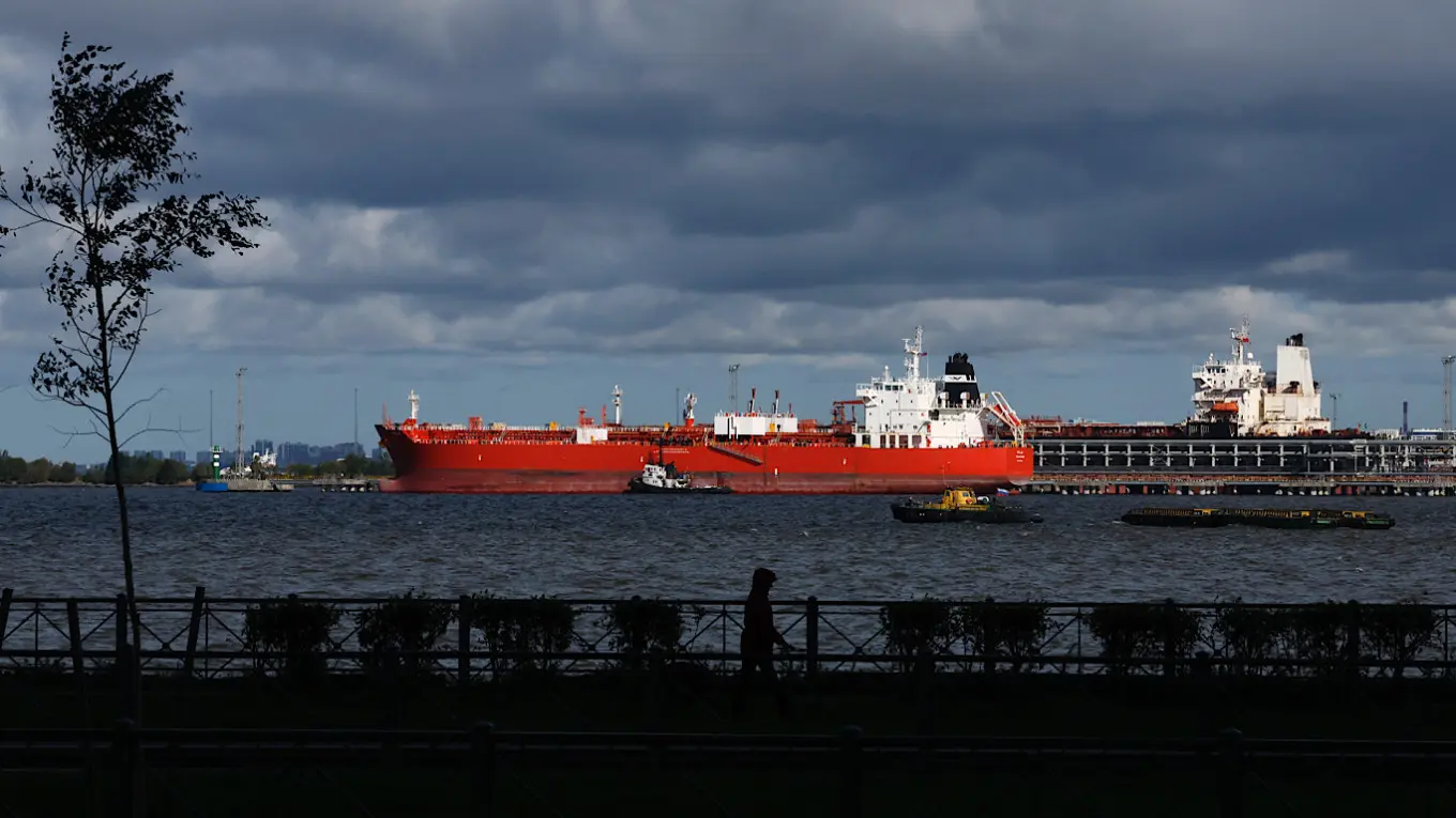 «Теневой флот» Путина уличили в сбрасывании нефти в европейские моря