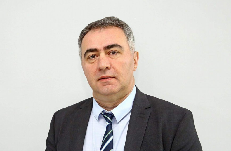სამგორის გამგებელი ბიზნესში მიდის