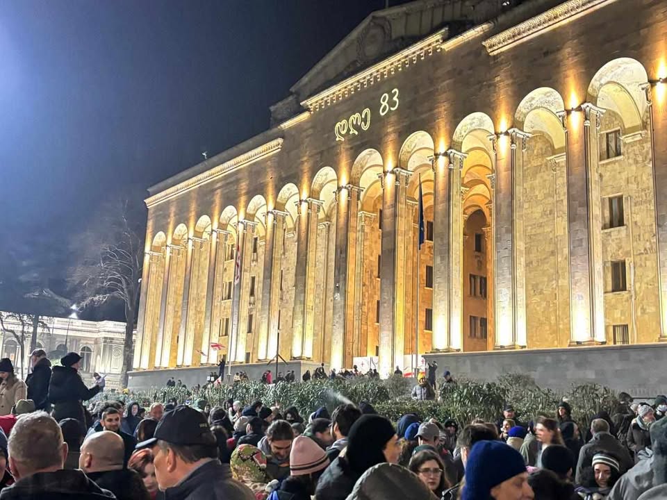 პროტესტის 83–ე დღეს რუსთაველის გამზირი კვლავ გადაკეტილია