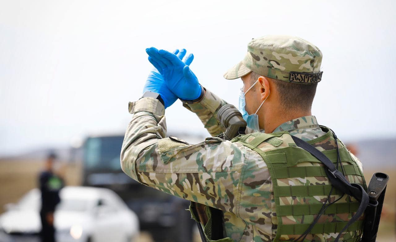 პარლამენტმა მესამე მოსმენით მიიღო პროექტი, რომელიც შეზღუდვების დაწესებას საგანგებო მდგომარეობის გარეშე ითვალისწინებს