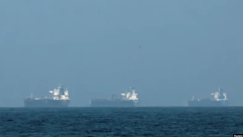 У берегов Кувейта после взрыва на танкере произошла утечка нефти