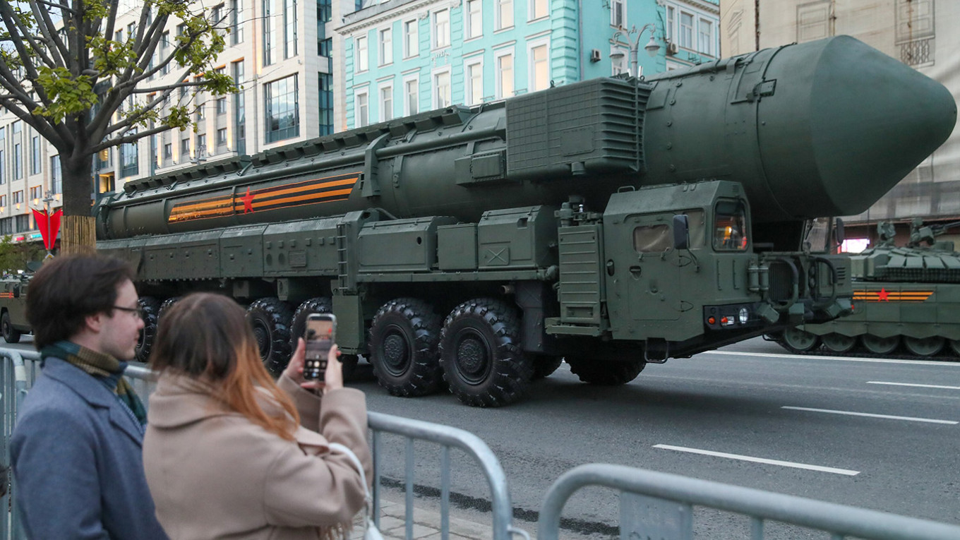 В Москве начали глушить мобильный интернет и связь из-за репетиции парада Победы
