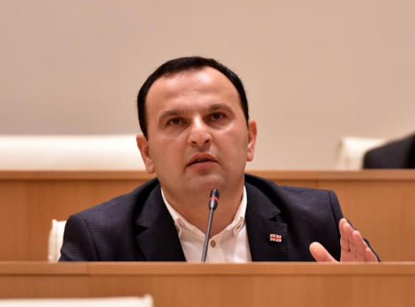 ოპოზიცია: სუს–მა ჯერ იმ გამოძიების შედეგები მოგვახსენოს, 2014 წლიდან ყველა არჩევნებზე გადატრიალების მუხლით რომ დაიწყო, ფარცხალაძის თემის გადაფარვას ცდილობენ