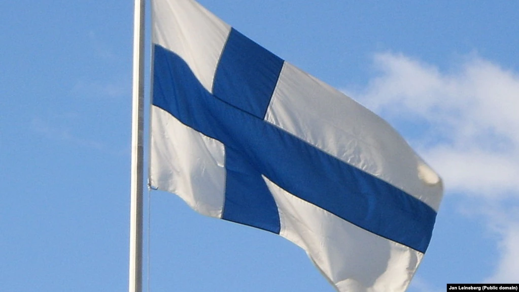 მოსკოვში ფინეთის საელჩოს უროებით დაესხნენ თავს