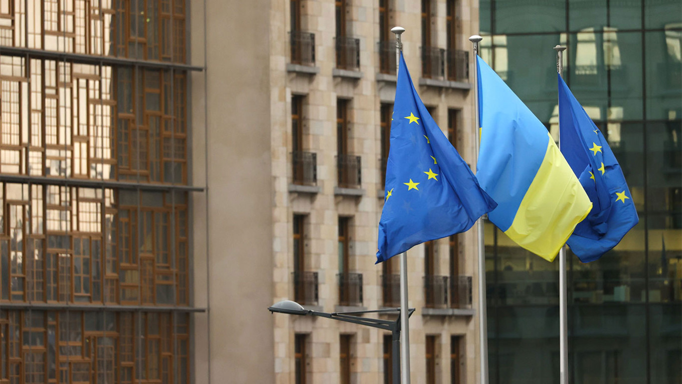 Швейцария проведет в июне мирную конференцию по Украине с участием до 100 стран