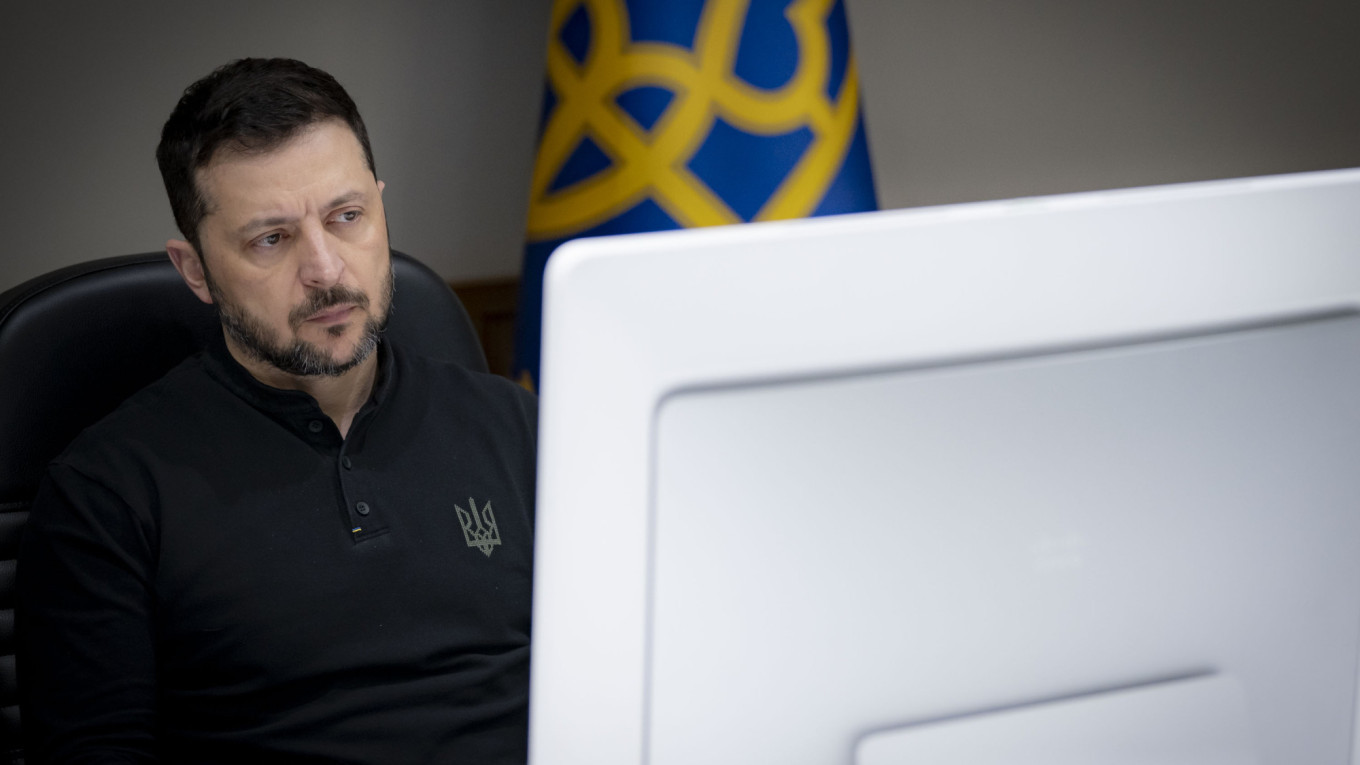 Зеленский заявил о готовности Украины купить у США крупный пакет оружия