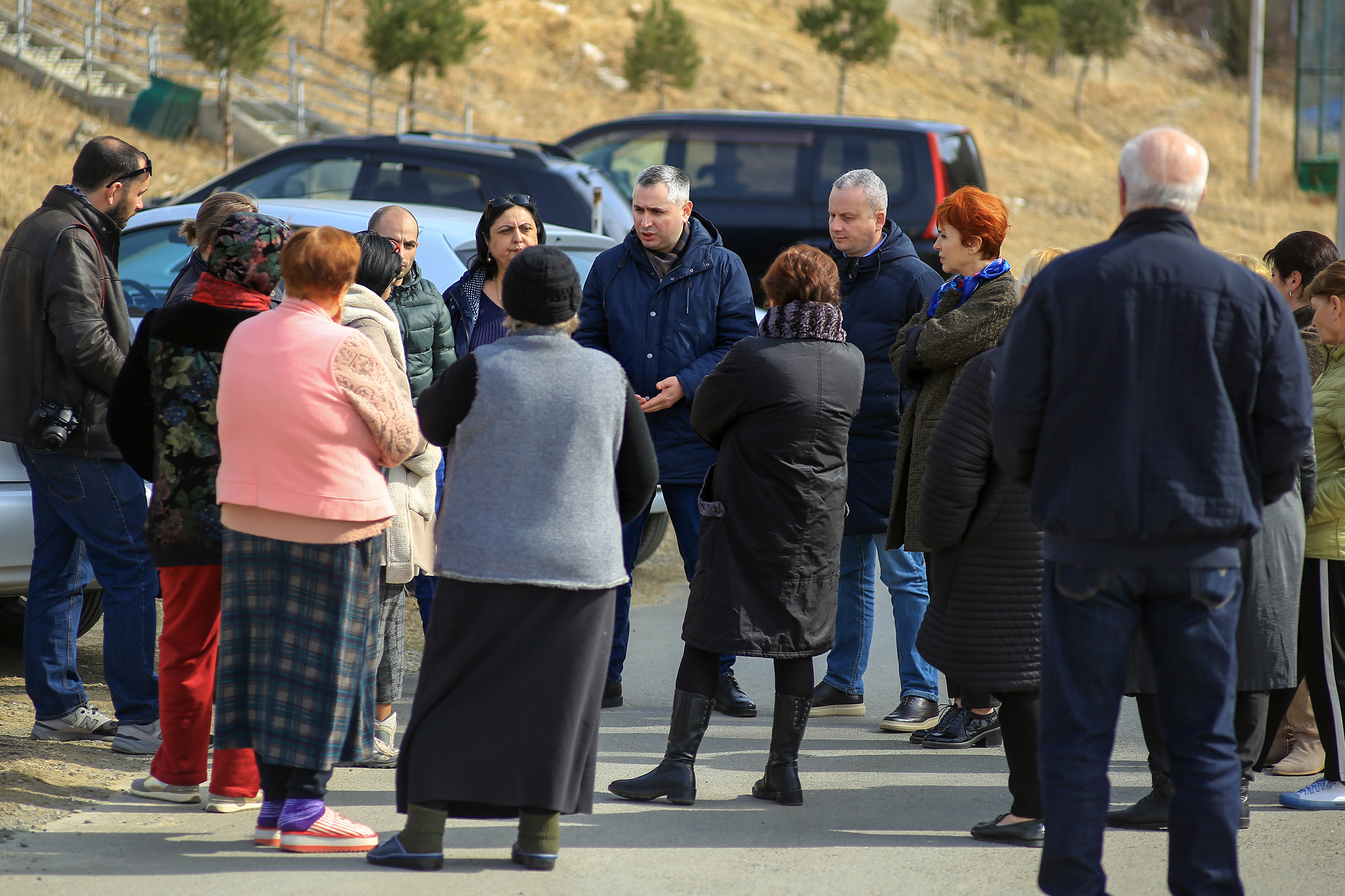 დევნილთა სააგენტოს დირექტორი გლდანის რაიონში მცხოვრებ დევნილ ოჯახებს შეხვდა
