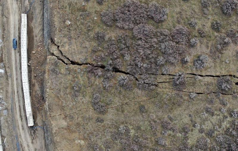 „მეწყერი დინამიკაშია, უნდა განვიხილოთ ყველაზე უარესი სცენარი!“ – ქართველი გეოლოგების პირველადი დასკვნა გაყოფილ ფერდზე