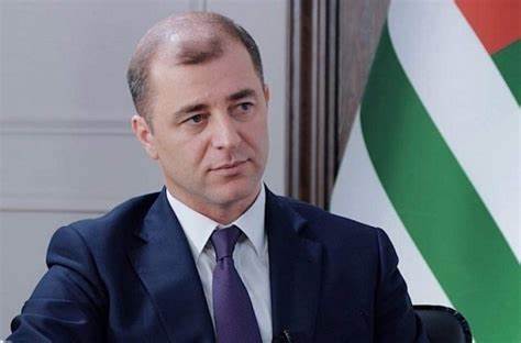 В Абхазии Адгура Ардзинба выдвинули кандидатом в президенты