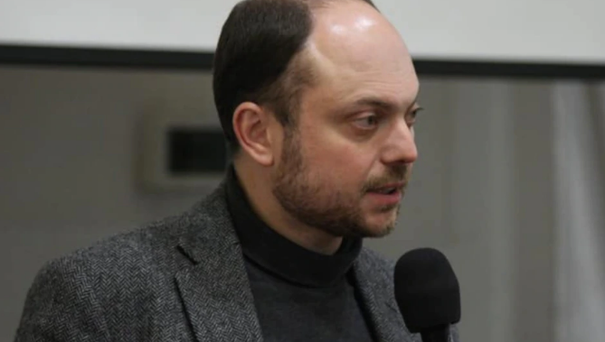 Владимир Кара-Мурза заявил о слежке. За ним ездит машина ФСБ