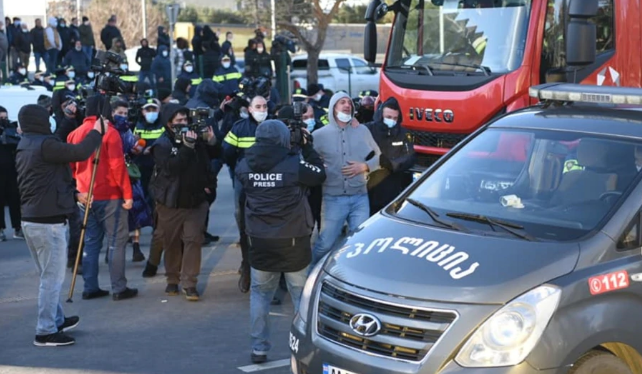 21 активист задержан у офиса ЕНД, оппозиция собирает акцию протеста