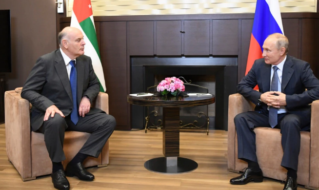 Путин рассчитывает на «продолжение конструктивной совместной работы» с Бжания