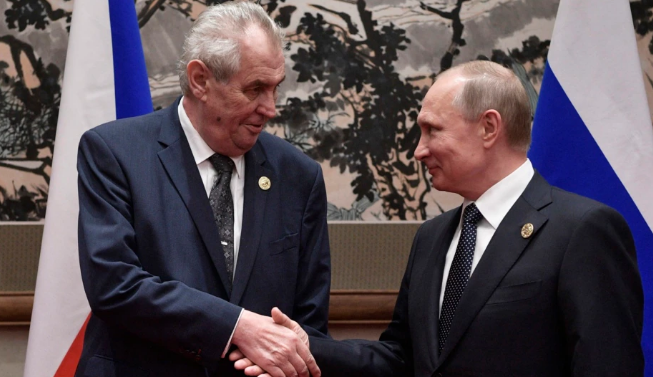 Глава Минздрава Чехии уволен после отказа разрешить «Спутник V»