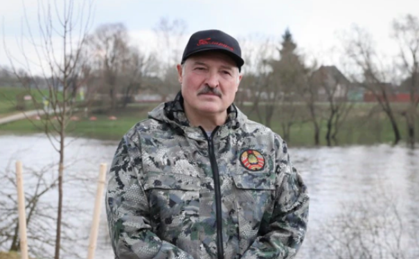 Лукашенко: досрочные выборы проведём только одновременно с США