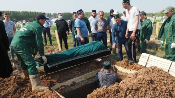 В Казани похоронили детей-жертв стрельбы в гимназии