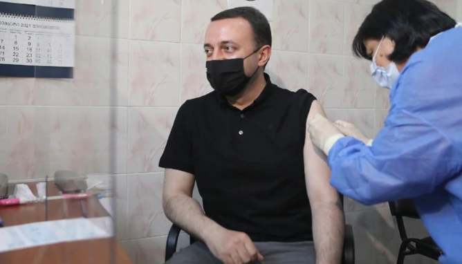 Премьер Грузии впервые допустил введение обязательной вакцинации от COVID-19