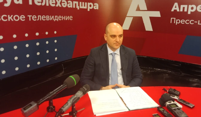 Министр внутренних дел Абхазии вышел наружу