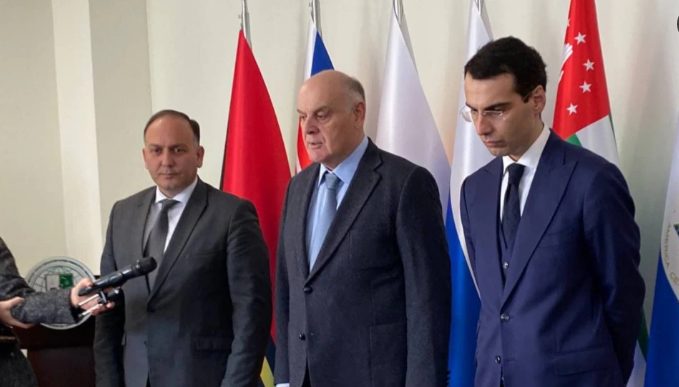 Главы МИД самопровозглашенных республик поздравили Инала Ардзинба с назначением