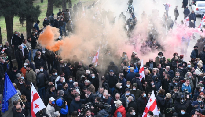 Потасовка произошла между сторонниками Михаила Саакашвили и полицейскими