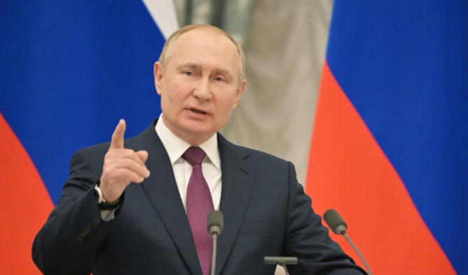 Путин запретил вывозить из России больше 10 тысяч долларов