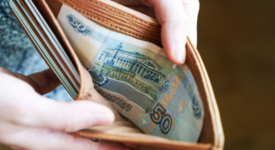 В феврале россияне забрали из банков 1,2 трлн рублей