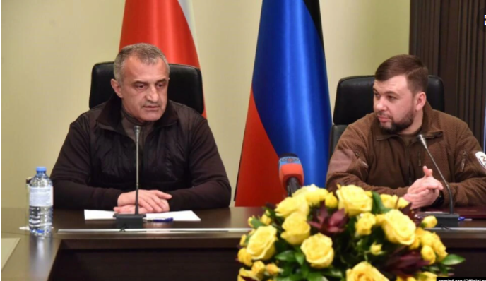 Анатолий Бибилов и Денис Пушилин провели переговоры
