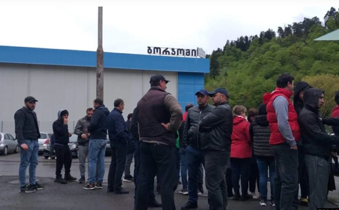 Работники заводов по розливу «Боржоми» вышли на акцию протеста